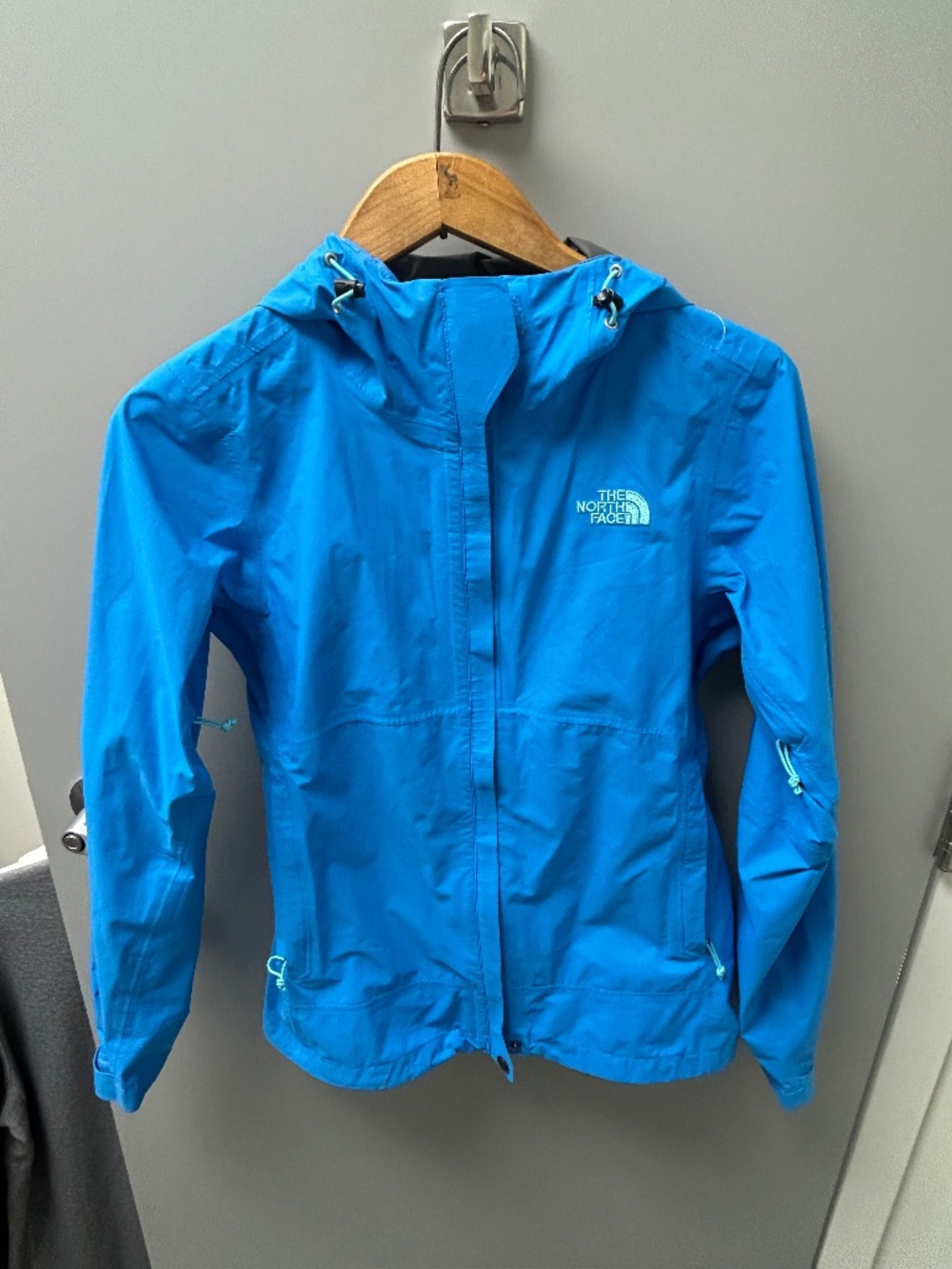 Women’s The North Face bright blue hooded rain jacket XS